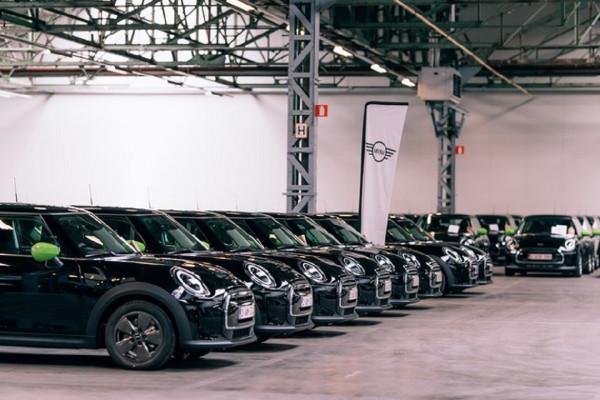 ​140輛純電動MINI交付,出口德國,後視鏡採用綠色塗裝 ​140輛純電動MINI交付,出口德國,後視鏡採用綠色塗裝