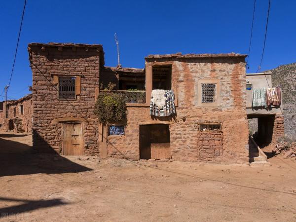 為了面子到縣城買房的農村人，醒醒吧！農村人看看