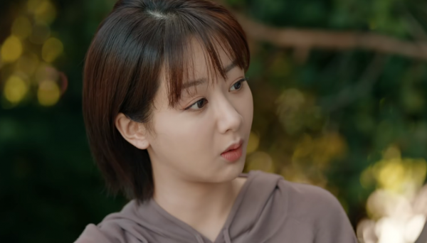 衝著楊紫看《女心理師》，卻被女二吸引了，造型簡單讓人一眼難忘