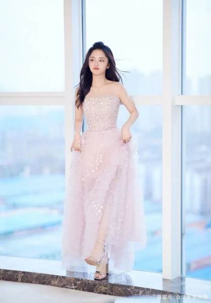 長相與身材不符的明星,趙露思上榜,看到彭昱暢你是不是很意外 長相與身材不符的明星,趙露思上榜,看到彭昱暢你是不是很意外