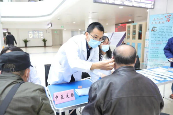 北京大學濱海醫院中醫科開展“冬季養藏”義診活動 北京大學濱海醫院中醫科開展“冬季養藏”義診活動
