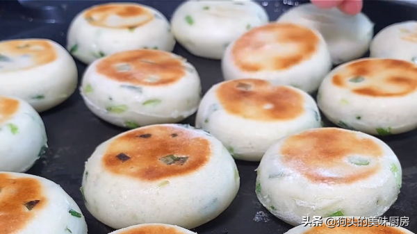 蔥花小發麵餅，不加雞蛋不加油，鬆軟蓬鬆好消化，家人都愛吃