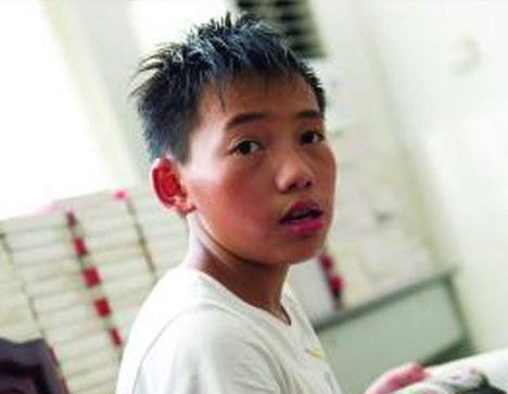 2014年，廣西一男孩靠吃野菜生存，母親卻因有苦衷未相認