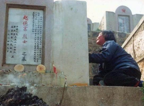 1984年,新兵趙德福殉國,母親時隔幾十年後才再次與兒子“相見” 1984年,新兵趙德福殉國,母親時隔幾十年後才再次與兒子“相見”