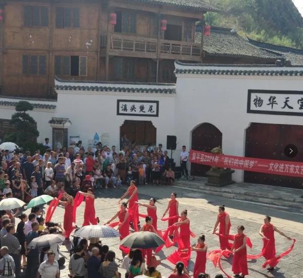 國慶假期舊州古城花樣多遊客眼花繚亂 國慶假期舊州古城花樣多遊客眼花繚亂