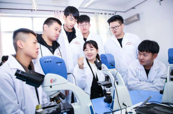 家裡沒資本和人脈的學生，儘量別選這4類專業，當心“就業無門”