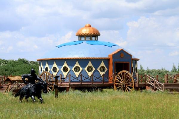 藏在北京的4個避暑勝地，草原風情、空中漂流，你去過幾個