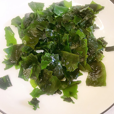 0難度的裙帶菜蝦仁豆腐湯，好吃到停不下來