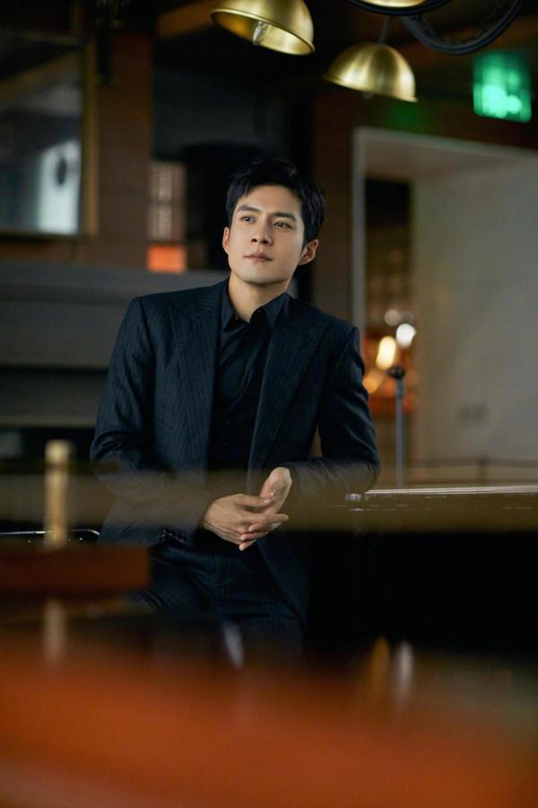 韓東君復古條紋西裝造型，被大帥哥韓東君驚豔到的一天