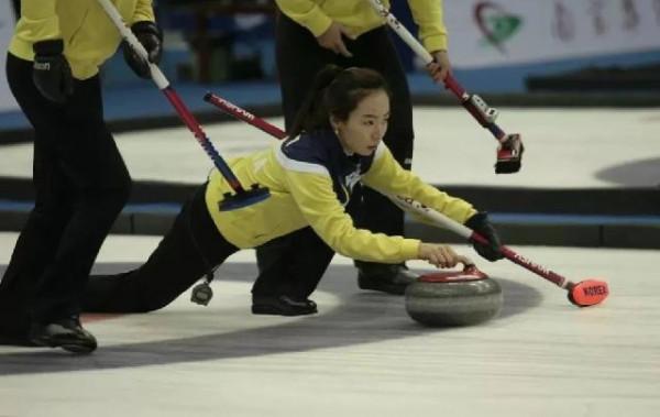 韓國冰壺女隊長倒追我國冠軍，不顧家人反對遠嫁，千里姻緣一線牽