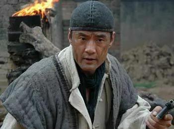 他是保家衛國的土匪，也曾誤殺兒童，最終因鋤奸被逮捕槍決