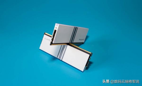 OC3600的炫酷白甲RGB燈條 阿斯加特DDR4 16GB記憶體套裝輕體驗 OC3600的炫酷白甲RGB燈條 阿斯加特DDR4 16GB記憶體套裝輕體驗