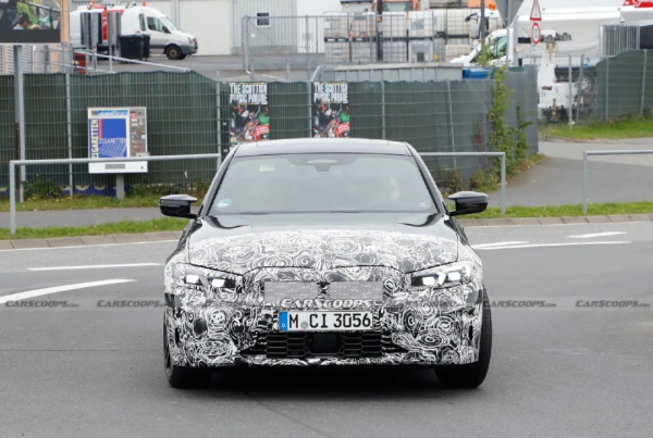 全國首例特斯拉退一賠三；蔚來ET7準備量產；小鵬新SUV諜照曝光；