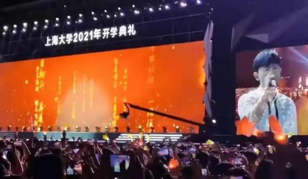 張傑任職上海大學一事引群嘲:本科生有資格當高校教師,配嗎? 張傑任職上海大學一事引群嘲:本科生有資格當高校教師,配嗎?