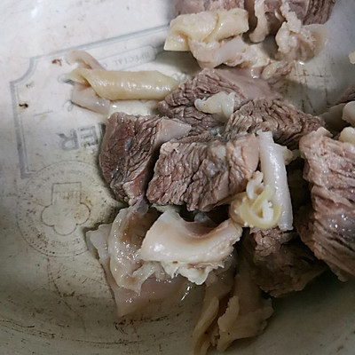 超詳細配料的秘製香辣牛肉麵（1人份）