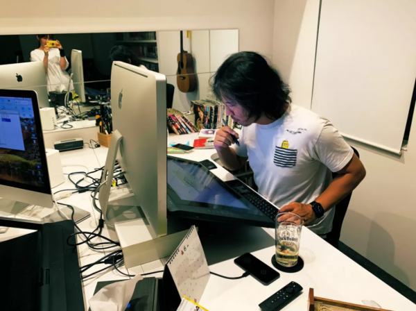 34歲辣媽狂賺2億買9000W豪宅！浴室放庭院、老公帶娃做家務：快樂