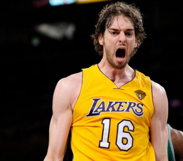 3訊息！半獸人簽約達成！曝湖人1換2交易沃克方案，湖人退役球衣