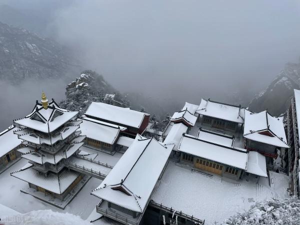 老君山得雪景.