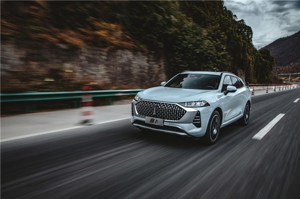 最大純電續航204km、搭高通8155晶片，魏牌要做新一代智慧汽車