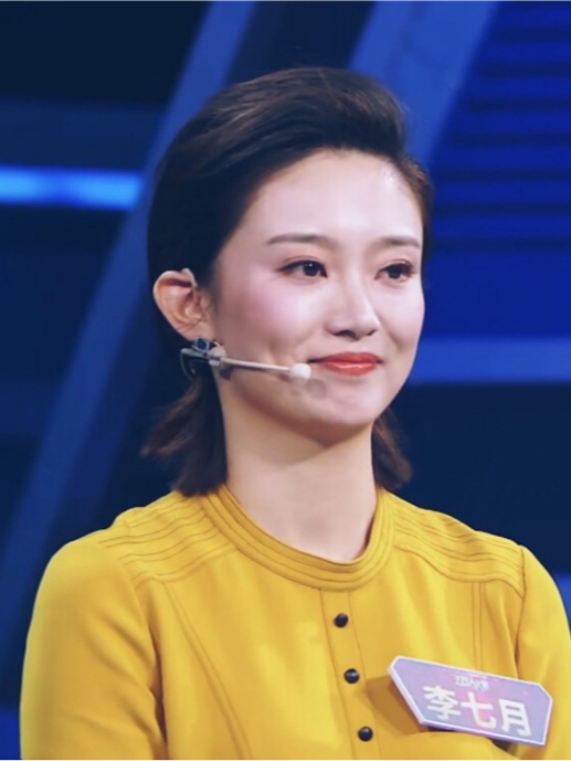 央視主持李七月：用八年時間逐夢，被稱為董卿接班人