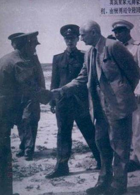 79年楊勇奉命來鄧小平住處，鄧：南疆形勢不安寧，請你到前面看看