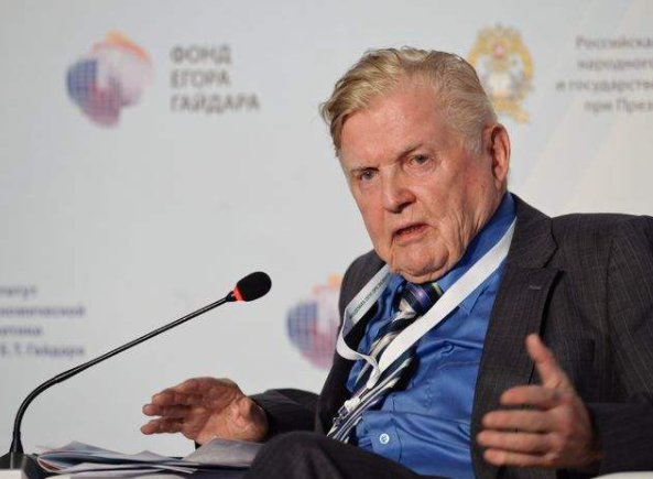 歐元之父隕落！與中國有著不解之緣，預言2025年中國將趕超美國