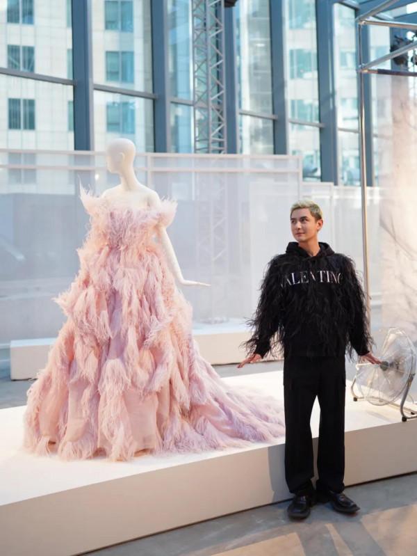 ​是我瘋了還是關曉彤真的變時髦了？