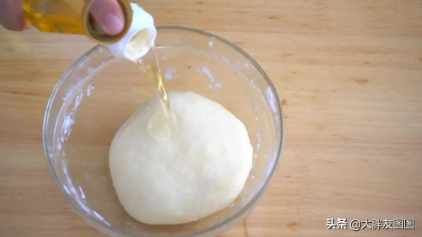 有蘋果嗎?這個食譜值得收藏,秋冬季,誰不愛吃熱乎乎的蘋果卷呢 有蘋果嗎?這個食譜值得收藏,秋冬季,誰不愛吃熱乎乎的蘋果卷呢