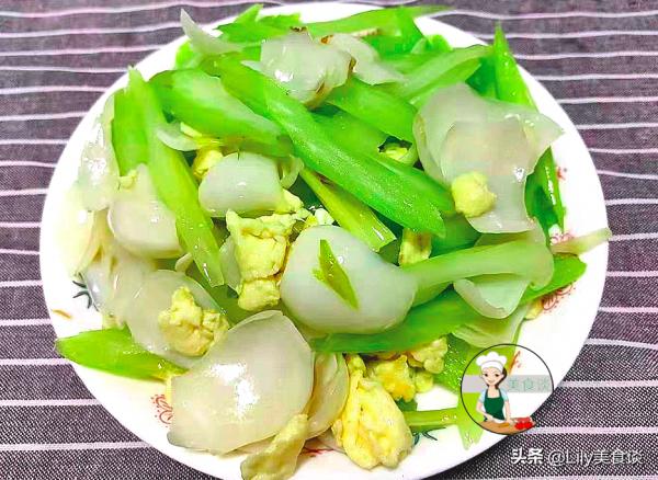 秋天,記得多吃這“一白一綠”,不放肉炒也很香,秋天吃它特養人 秋天,記得多吃這“一白一綠”,不放肉炒也很香,秋天吃它特養人