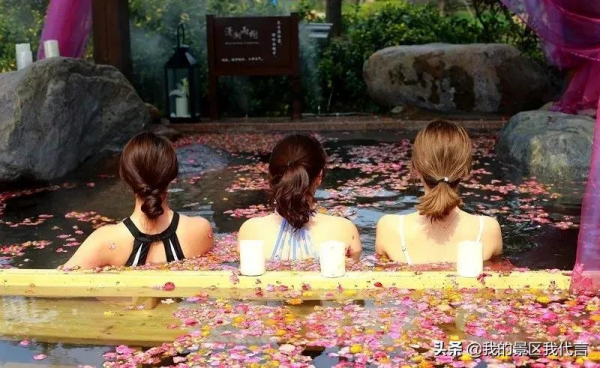 萬聖節飄雪，溫泉趴約起