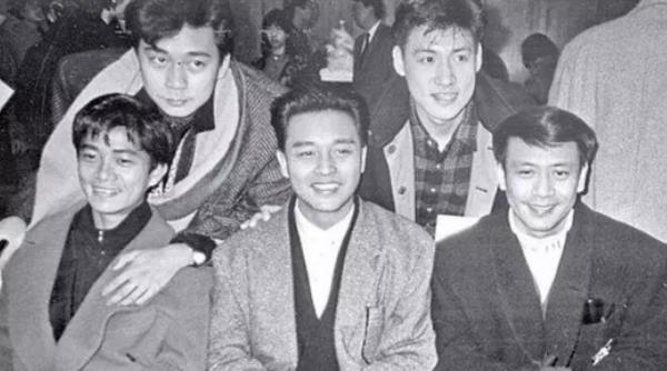 2002年羅文去世,劉鑾雄現身葬禮討債100萬,而張國榮卻為何缺席 2002年羅文去世,劉鑾雄現身葬禮討債100萬,而張國榮卻為何缺席