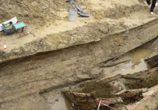 2010年，山東鬧市區驚現古沉船，出土無價之寶，讓專家大開眼界