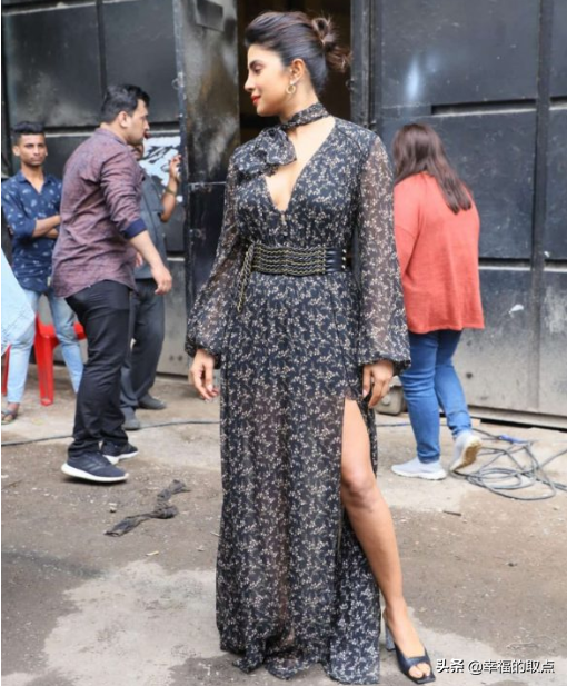 印度女神卡普喬，身穿寬鬆連衣裙，連續獲得印度、世界小姐的稱號