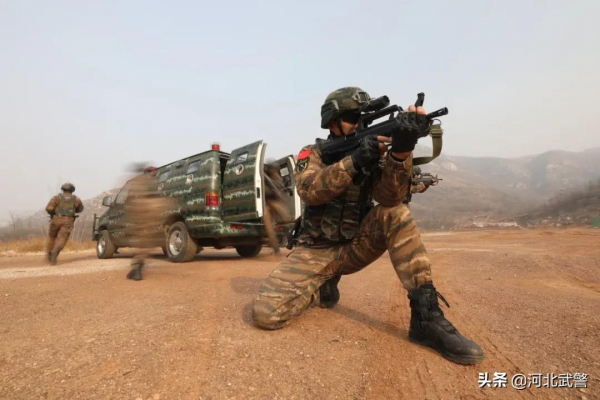 寒風冽冽旌旗展,精武強能練兵忙 寒風冽冽旌旗展,精武強能練兵忙