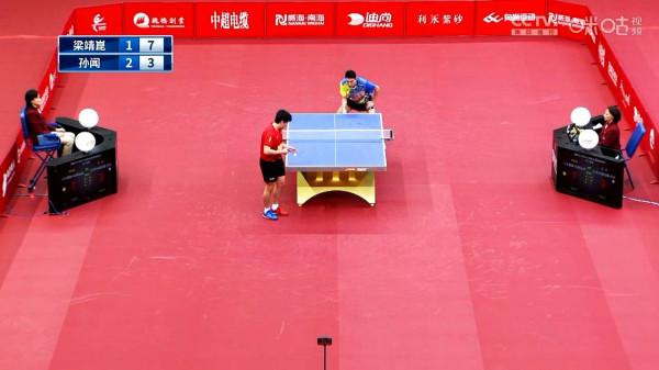 梁靖崑險勝孫聞，大比分落後不放棄，王藝迪擊敗顆粒型選手