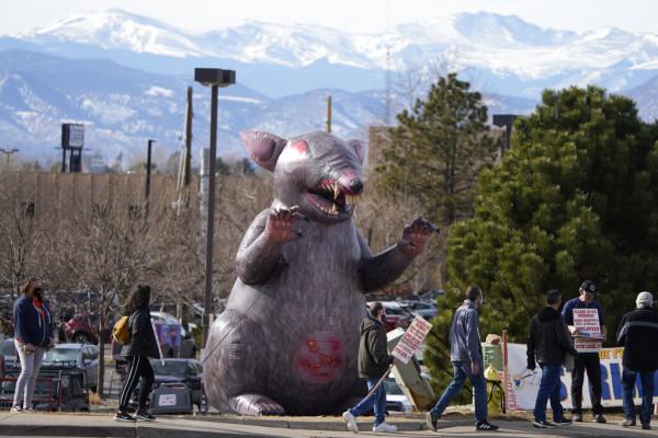 工人不滿薪資漲幅 超市巨頭克羅格旗下近80家門店鬧罷工