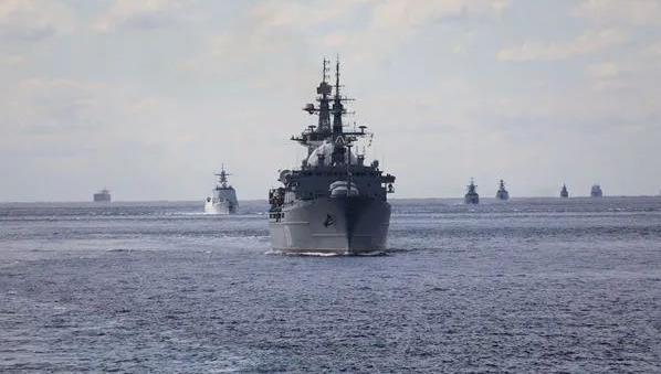 中俄海軍聯合巡航時 日本飛機艦艇尾隨而至