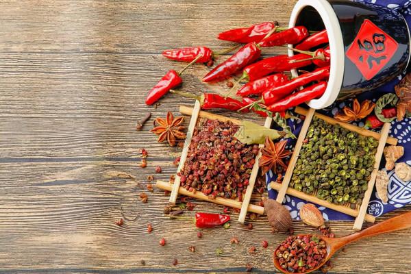 鹽吃多了對身體不好！餐桌上的5種“高鹽食物”，勸你和家人少吃