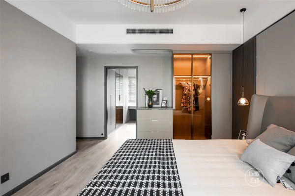 豪宅標配裡有啥?155㎡現代輕奢家以深色系拉滿氛圍感 豪宅標配裡有啥?155㎡現代輕奢家以深色系拉滿氛圍感