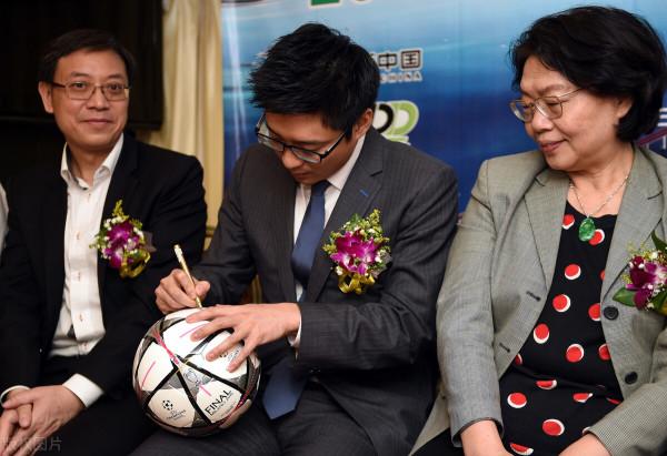 霍啟山：身價百億卻遲遲不結婚，與章子怡的三年戀情至今難忘