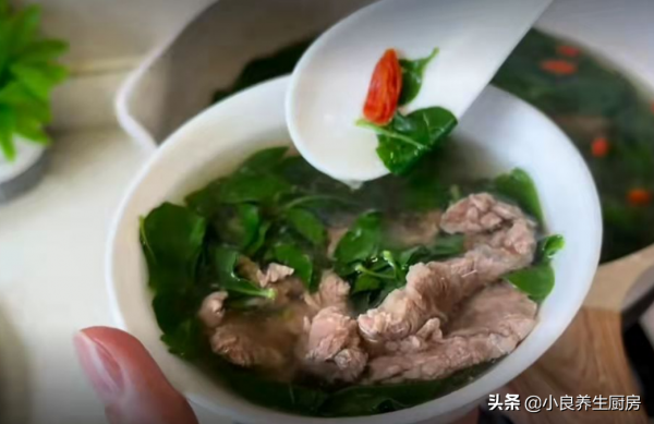 廣東人最愛喝這湯，簡單煮一鍋，補鈣補鐵營養高，不懂吃可惜了