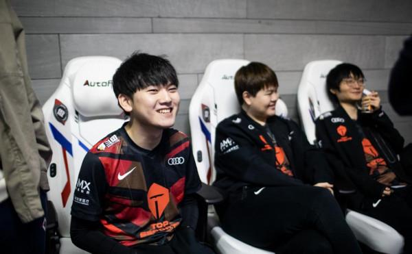 LPL頂尖雙子星，阿水和Knight表現越發亮眼，張嘉文：資料也華麗