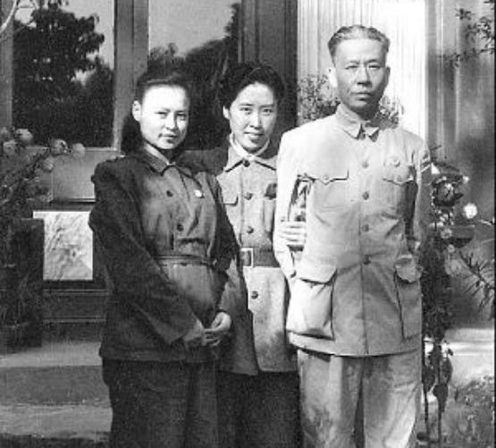 1938年,武漢11歲童養媳獲救,周恩來對她說:你父親是劉少奇 1938年,武漢11歲童養媳獲救,周恩來對她說:你父親是劉少奇
