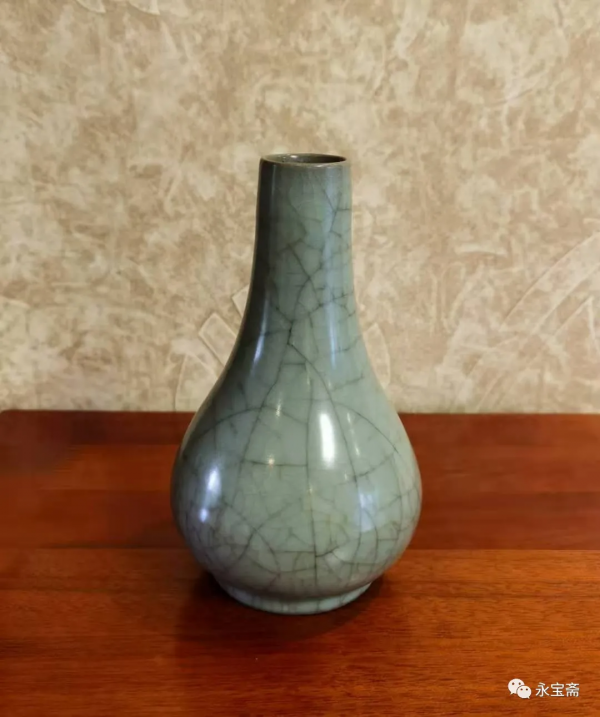 南宋-元官窯青釉膽式瓶