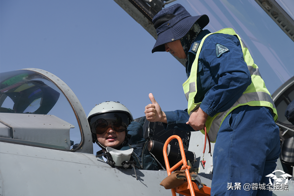 實兵實彈!直擊多彈型、多批次機務保障現場 實兵實彈!直擊多彈型、多批次機務保障現場