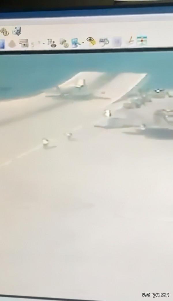 領先俄羅斯一步,英國用了一週時間,成功將墜海的F-35B殘骸打撈 領先俄羅斯一步,英國用了一週時間,成功將墜海的F-35B殘骸打撈