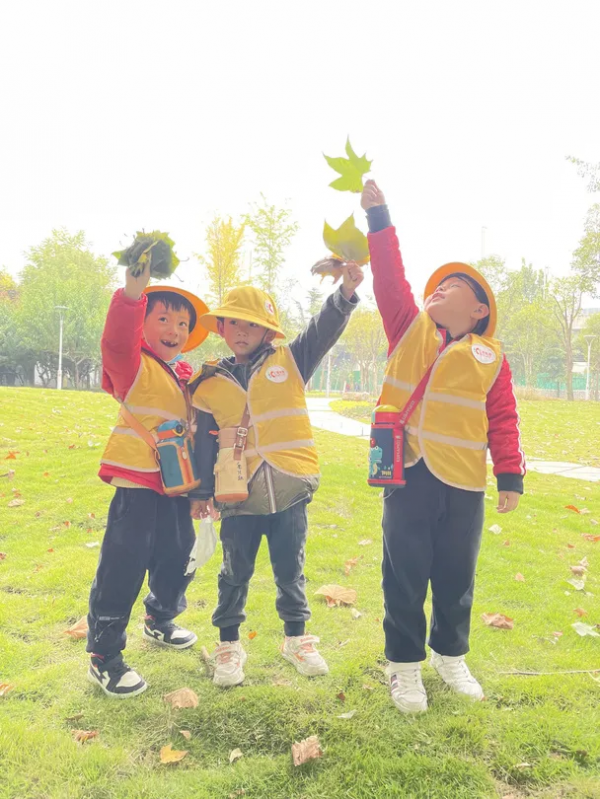 五龍新城匯愛幼稚園“匯”眼看世界大戶外再啟程，深秋下的植物園