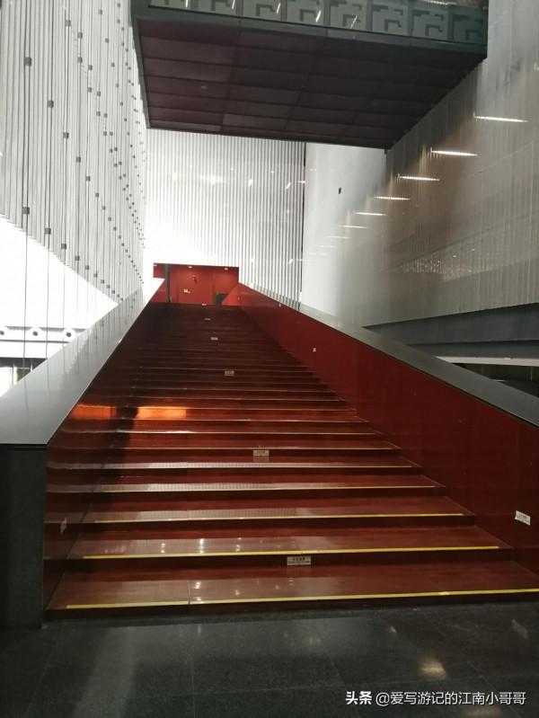 開啟廣東博物館之旅,首個重量級場館,是一堆美麗的會說話的石頭 開啟廣東博物館之旅,首個重量級場館,是一堆美麗的會說話的石頭