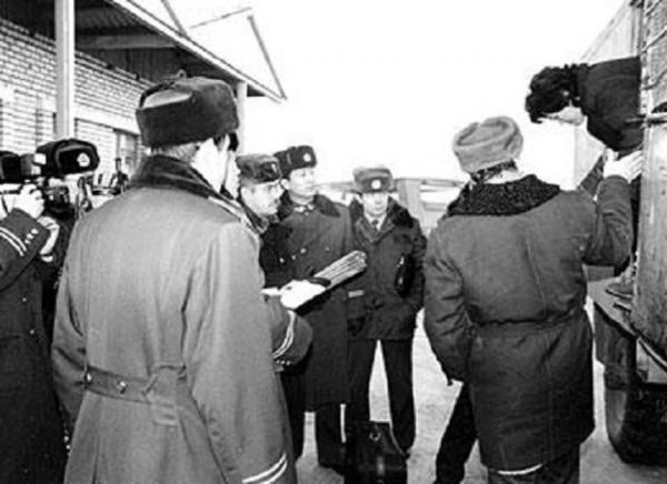 1993年，中俄列車遭劫匪洗劫六天六夜，中央下令：跨國追捕