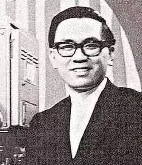 2004年黃霑去世:對成龍撒過尿,單挑過李小龍,還大罵劉德華3年 2004年黃霑去世:對成龍撒過尿,單挑過李小龍,還大罵劉德華3年